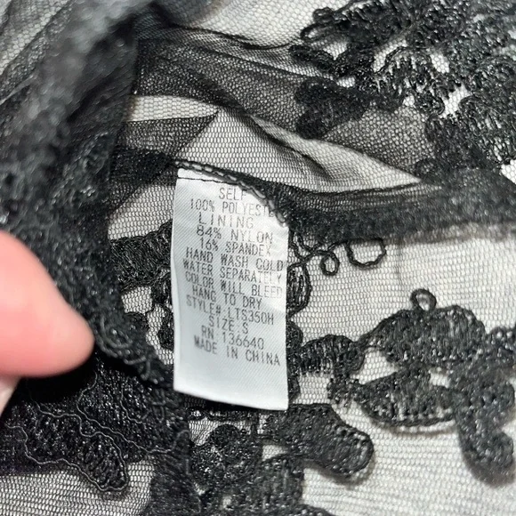 Fashion Nova Two piece black lace outfit - Picture 4 of 5